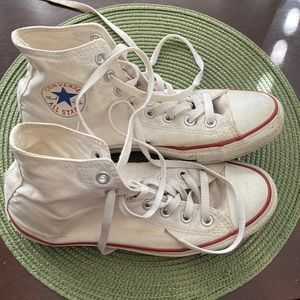 Women’s 9 / Men’s 7 white converse high top sneakers